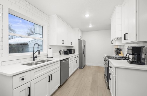 Sugar House Casa | Updated Home in Sugarhouse with Loft and Hot Tub. Short Drive to Ski Resorts!
