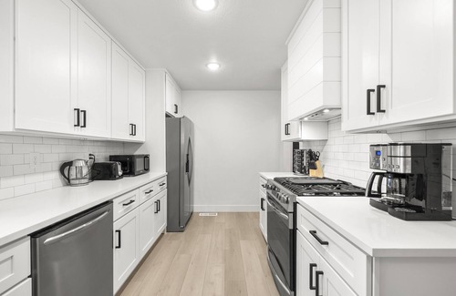 Sugar House Casa | Updated Home in Sugarhouse with Loft and Hot Tub. Short Drive to Ski Resorts!