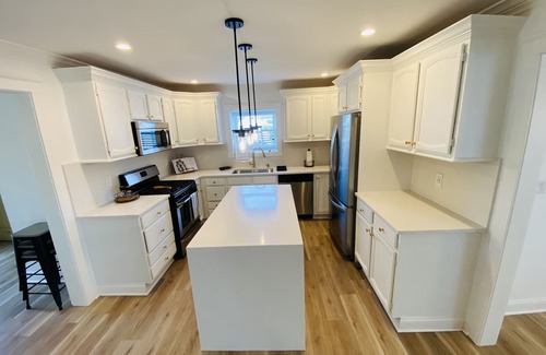 Lake Geneva Casa | Updated Home- Only a few minutes walk to Downtown Lake Geneva!!