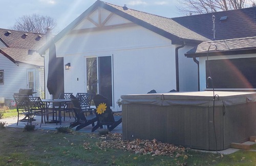 Lake Geneva Casa | Updated Home- Only a few minutes walk to Downtown Lake Geneva!!