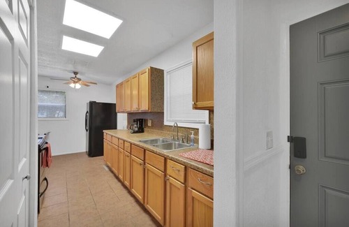 Hyde Park Casa | ~Updated Home Sleeps 8 Near NAS Jax~