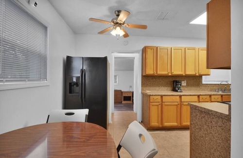 Hyde Park Casa | ~Updated Home Sleeps 8 Near NAS Jax~