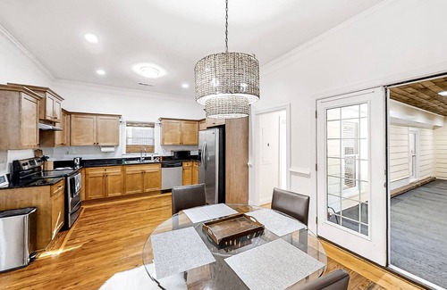 Eagan Park Casa | Updated home with porch, private parking & AC - minutes to ATL & near airport