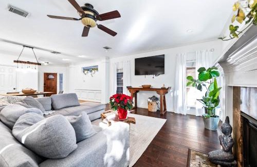 Washington Ave./ Memorial Park Casa | Updated Home, Zen Vibe, 3BR w Cowboy Pool