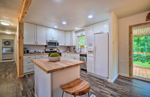 Cedar Bluff Casa | Updated Knoxville Home w/ Media Room + Patio!