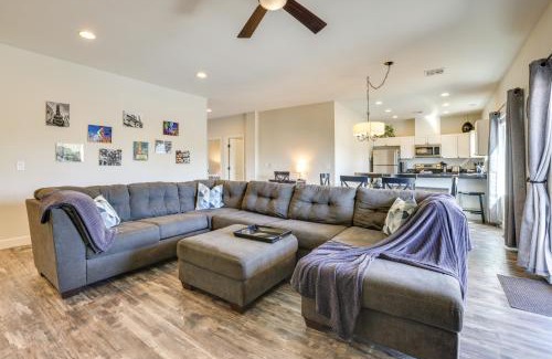 Las Vegas Casa | Updated Las Vegas House Patio and Solar Heated Pool