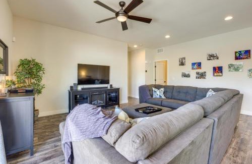 Las Vegas Casa | Updated Las Vegas House Patio and Solar Heated Pool