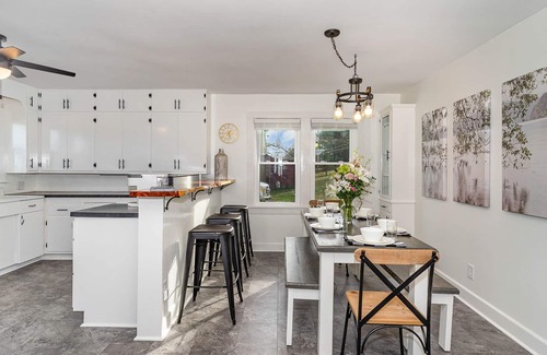 Dickson Otro | Updated Modern Farmhouse Near Downtown Dickson!