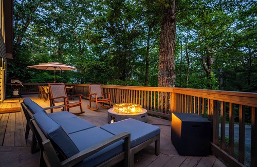 Laurel Ridge Casa | Updated Mtn House 2 Mins to Resort: 3King Beds, HotTub, Game room, Family & Pets