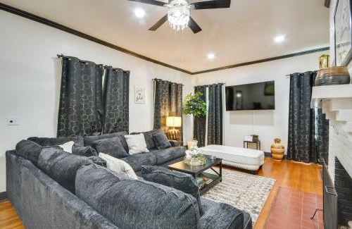 Greenwood Apartamento | Updated North Greenwood Cottage Less Than 1 Mi to Dtwn!
