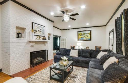 Greenwood Apartamento | Updated North Greenwood Cottage Less Than 1 Mi to Dtwn!