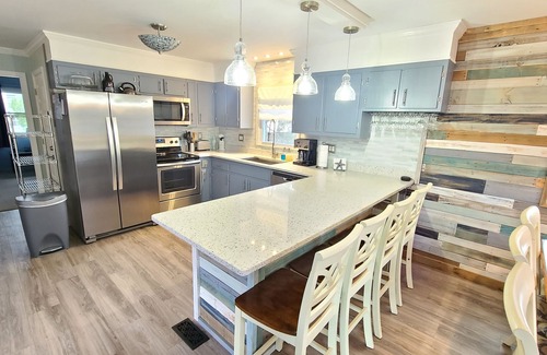 Kill Devil Hills Casa | Updated Oceanside 4BR/2Bath Saltbox/HOT TUB/ walk to the beach/ MP9