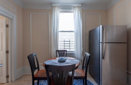 Uptown Historic District Condominio | Lujoso actualizado recientemente renovado Uptown 1br Apt