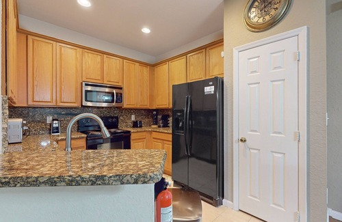 Trafalgar Village Casa | Updated retreat with pool access, W/D, AC, & patio - close to Disney Parks