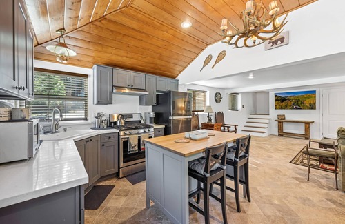 Lake Arrowhead Cabina | Updated Romantic Cabin close to Lake and shoppings Tesla Charger & huge parking