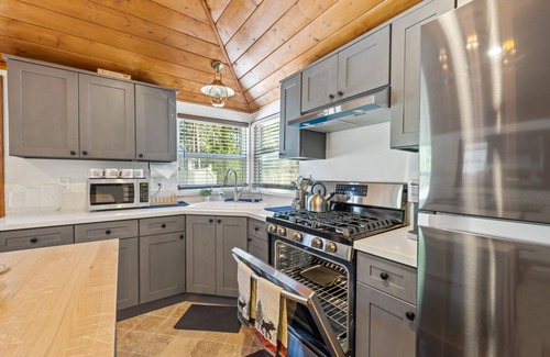 Lake Arrowhead Cabina | Updated Romantic Cabin close to Lake and shoppings Tesla Charger & huge parking