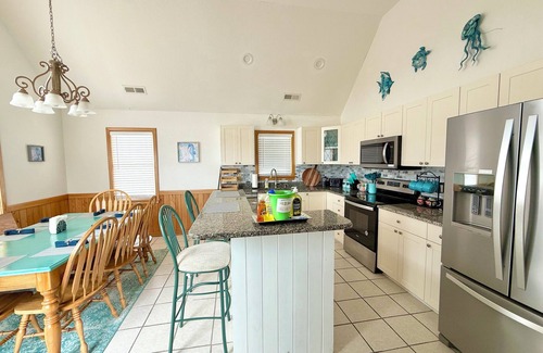 Colington Casa | Updated 4BR coastal home & yard. Sleeps 10. Great area. Flexible check in & out!