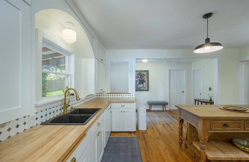 Carlton Casa | Updated & Rustic 1912 Carlton Farmhouse - in Town!