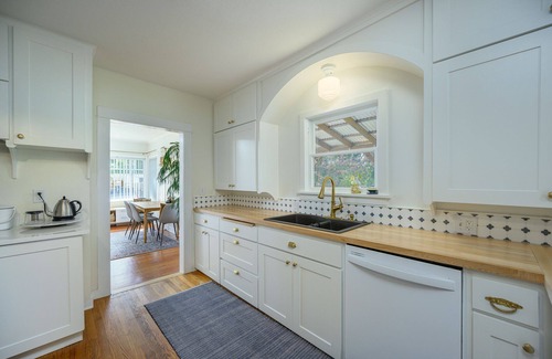 Carlton Casa | Updated & Rustic 1912 Carlton Farmhouse - in Town!