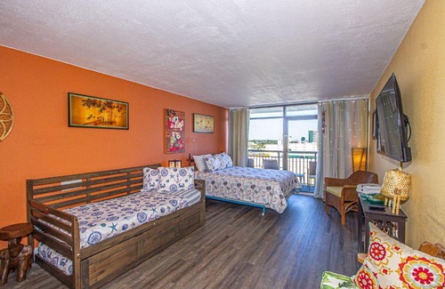 Myrtle Beach Apartamento | Updated South Asian Inspired Ocean View Condo Landmark Resort 811