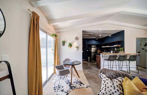 Redding Casa | Updated Studio near Central Redding w/Hot Tub