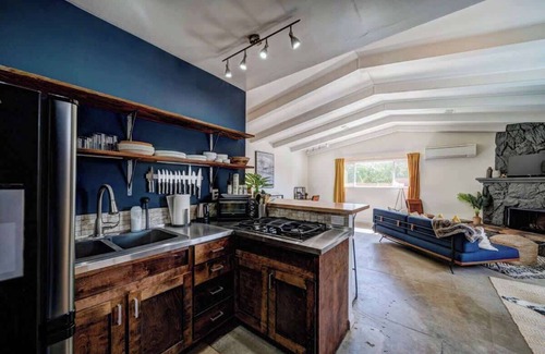Redding Casa | Updated Studio near Central Redding w/Hot Tub