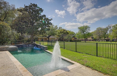 Sugar Land Casa | Updated Sugar Land Home w/ Grill & Pool!