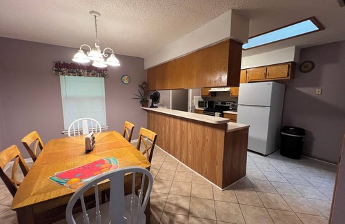 Kingsland Casa | Updated to 6 beds.Near I-95,scenic train station.Cumberland. kingbay.GA. Beaches