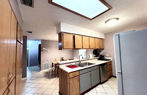Kingsland Casa | Updated to 6 beds.Near I-95,scenic train station.Cumberland. kingbay.GA. Beaches