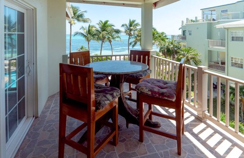 San Pedro Condominio | Condominio actualizado con vista al mar de dos habitaciones