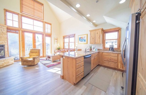 Keystone Casa | Updated Unit, Gorgeous Mountain View!