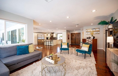 Rainbow Park Casa | Updated, very private, very large, luxurious oasis