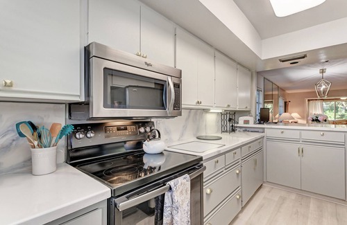 Whitney Beach Villa | Condominio Villa actualizado: pasos a la hermosa playa de arena blanca