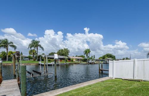 Apollo Beach Apartamento | Updated Waterfront Condo in Apollo Beach