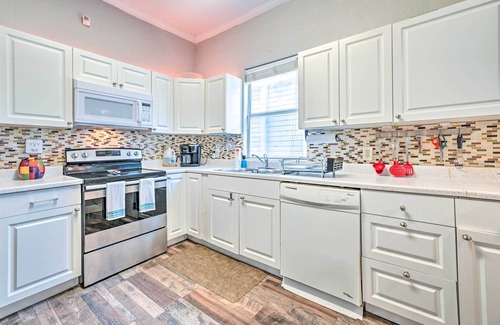 Ybor City Apartamento | Updated Ybor City Duplex ~ 1/2 Mi to Seventh Ave!