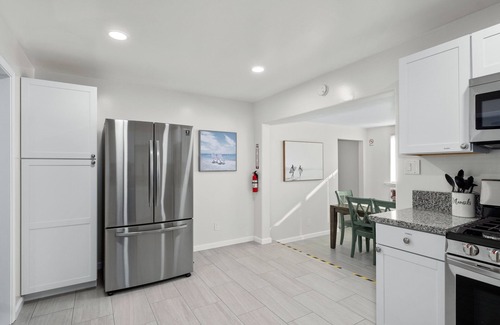 Fresno Casa | Upgraded 3B/2Bth w DinningR on Peaceful Street