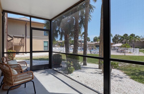 Sanibel Condominio | Upgraded Ground Floor Residence at Blind Pass
