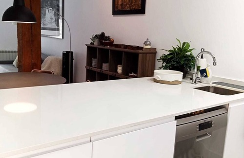 Centro Condominio | Lujoso y elegante 2 dormitorios / 2 baños en el centro de Madrid