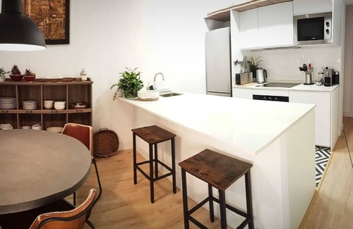Centro Condominio | Lujoso y elegante 2 dormitorios / 2 baños en el centro de Madrid