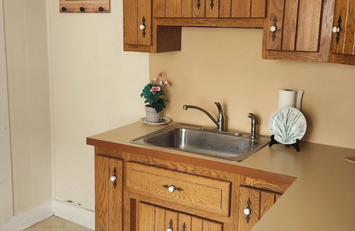 White Mills Casa | Upper floor of charming 2 story house in central Hawley with WiFi