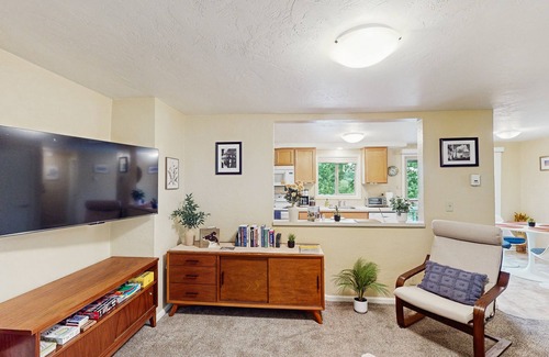 Friendly Casa | Upper level of duplex with large deck, mountain view - dog friendly