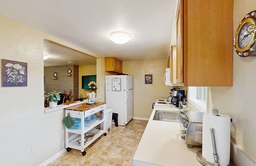 Friendly Casa | Upper level of duplex with large deck, mountain view - dog friendly