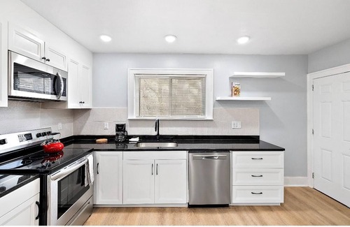 Mount Clemens Casa | Upper Unit 185-Down Town Mount Clemens