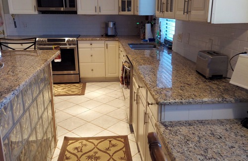 Hyde Park Casa | Upper Unit With Large Private Back Yard, Patio, Kayaks, Fire Pit, Grill & Nature