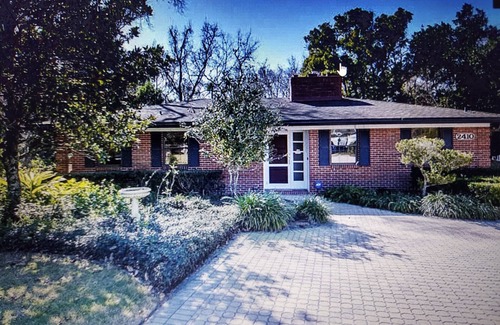 Hyde Park Casa | Upper Unit With Large Private Back Yard, Patio, Kayaks, Fire Pit, Grill & Nature