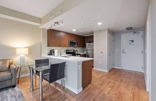 Downtown San Jose Apartamento | Upscale 1BR | Laundry + Kitchen | Near Convention Center