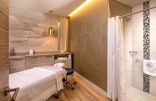 Clearwater Beach Complejo | Upscale 2 BR Presidential Suite sleeps up to 8 ppl on the beach in Clearwater FL