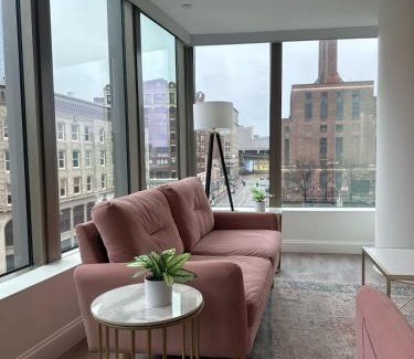 Theatre District Apartamento | Upscale 2BR Condo with Gym & Parking near MGH & TUFTS
