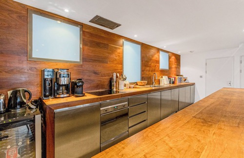 Notting Dale Apartamento | Upscale 2BR Maisonette with Views in Notting Hill