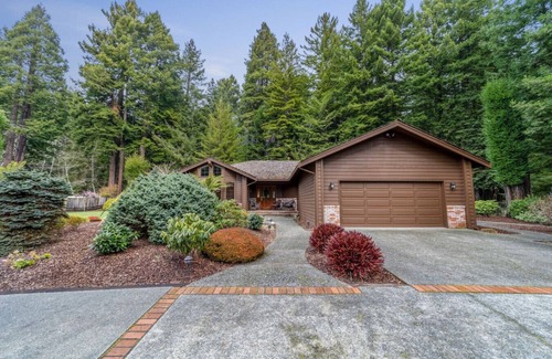 Arcata Casa | Upscale 3 bdm near Cal Poly, Redwoods, Deck, BBQ